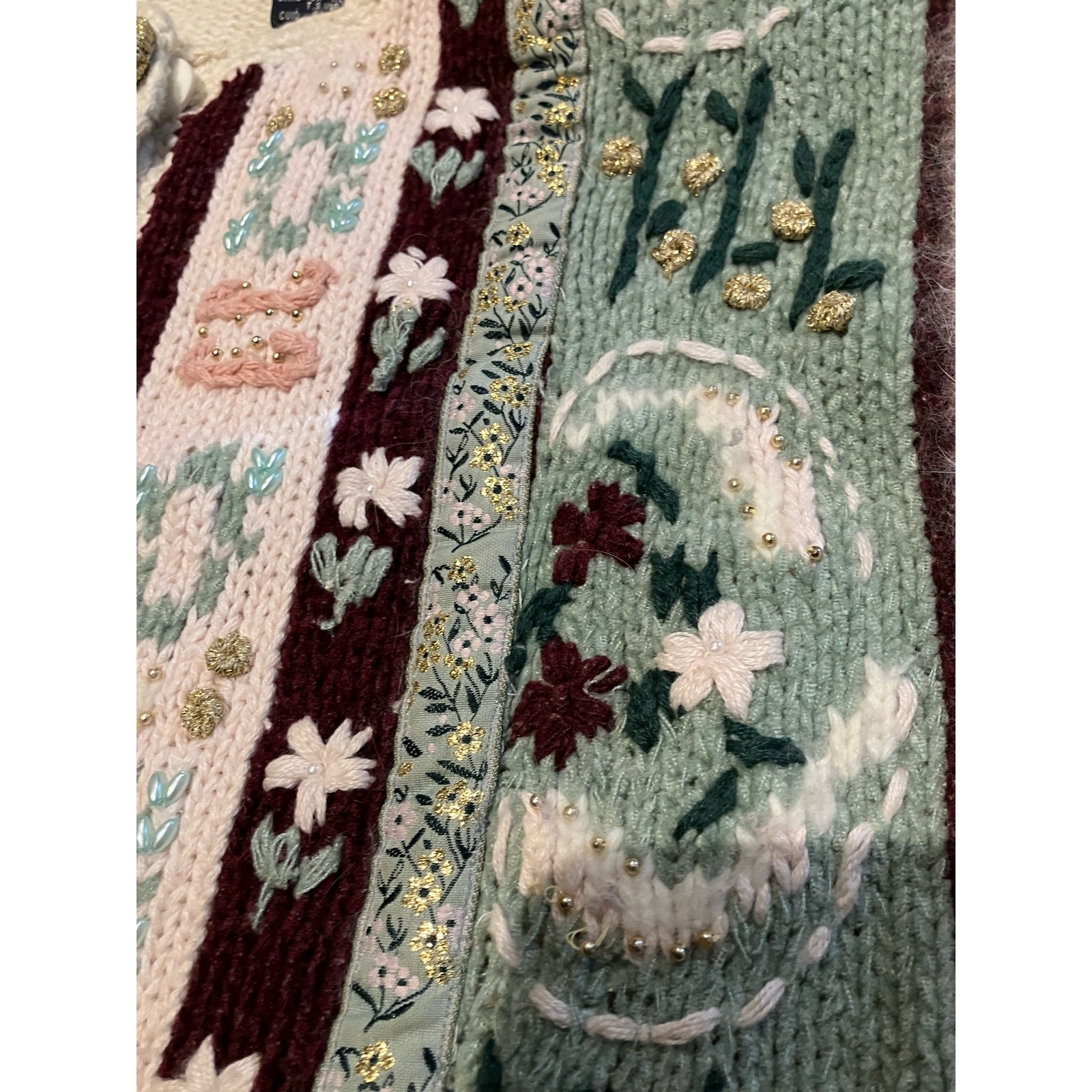 VTG Eagle’s Eye Small Embroidered Floral Beige Gold Green Pink Cardigan Sweater