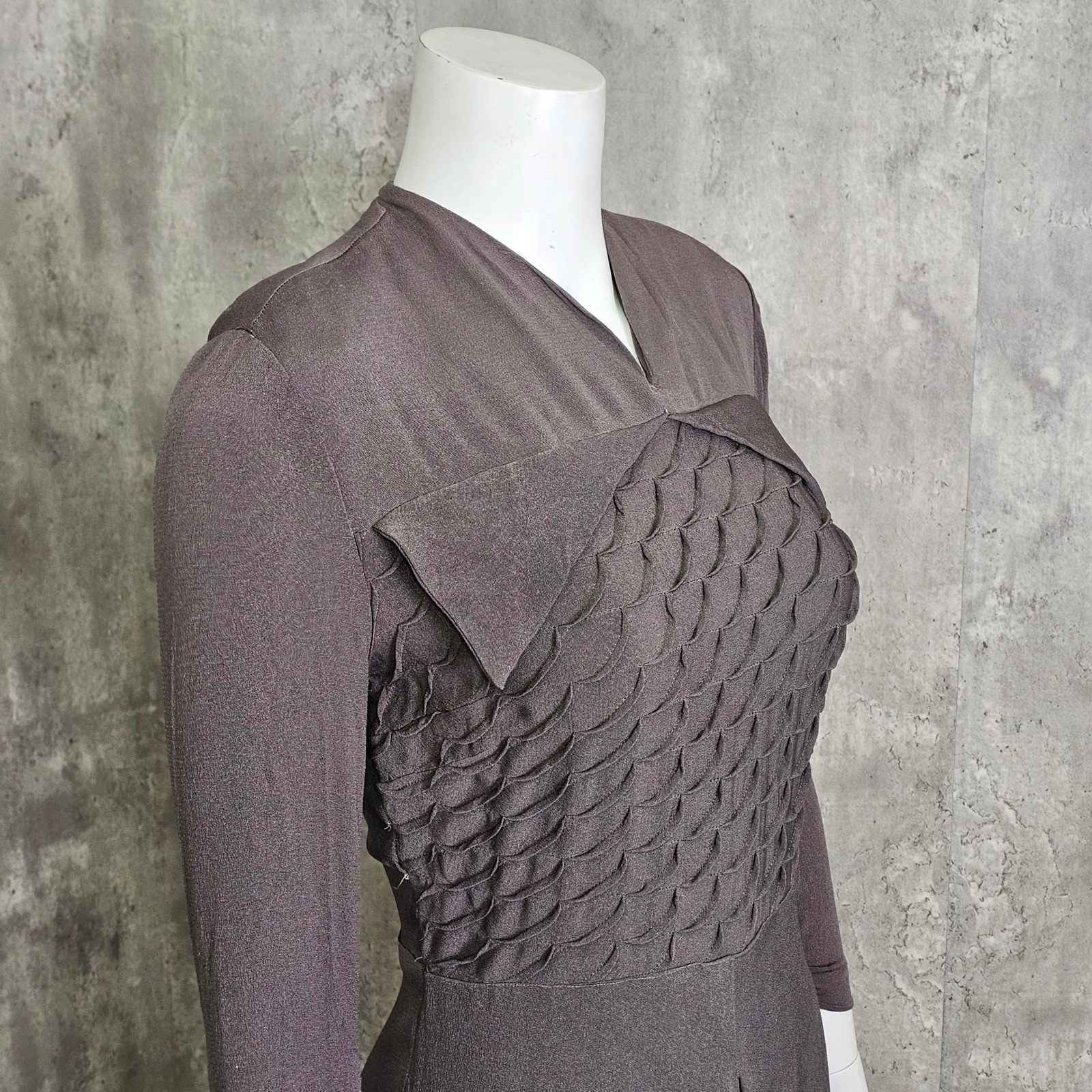 Vintage 40s Brown Rayon Crepe Scalloped Bodice Dress Metal Zipper M Noir Glam