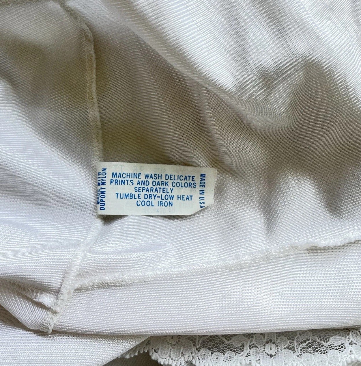 70s/80s Vintage Vanity Fair White Lace Trim Slip Antron III Nylon Size 36 TT