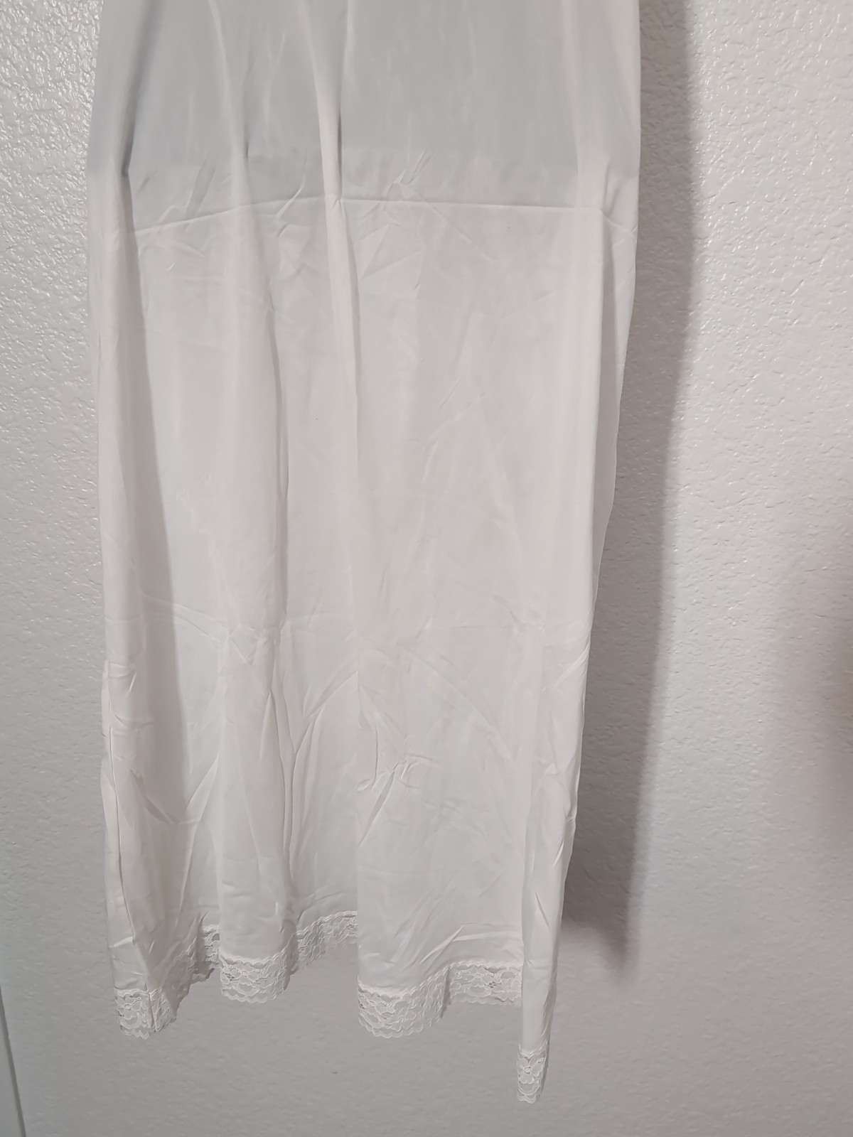 VANITY FAIR Ivory Nylon Slip Style 10-103 Size 36 26” Lace Trim