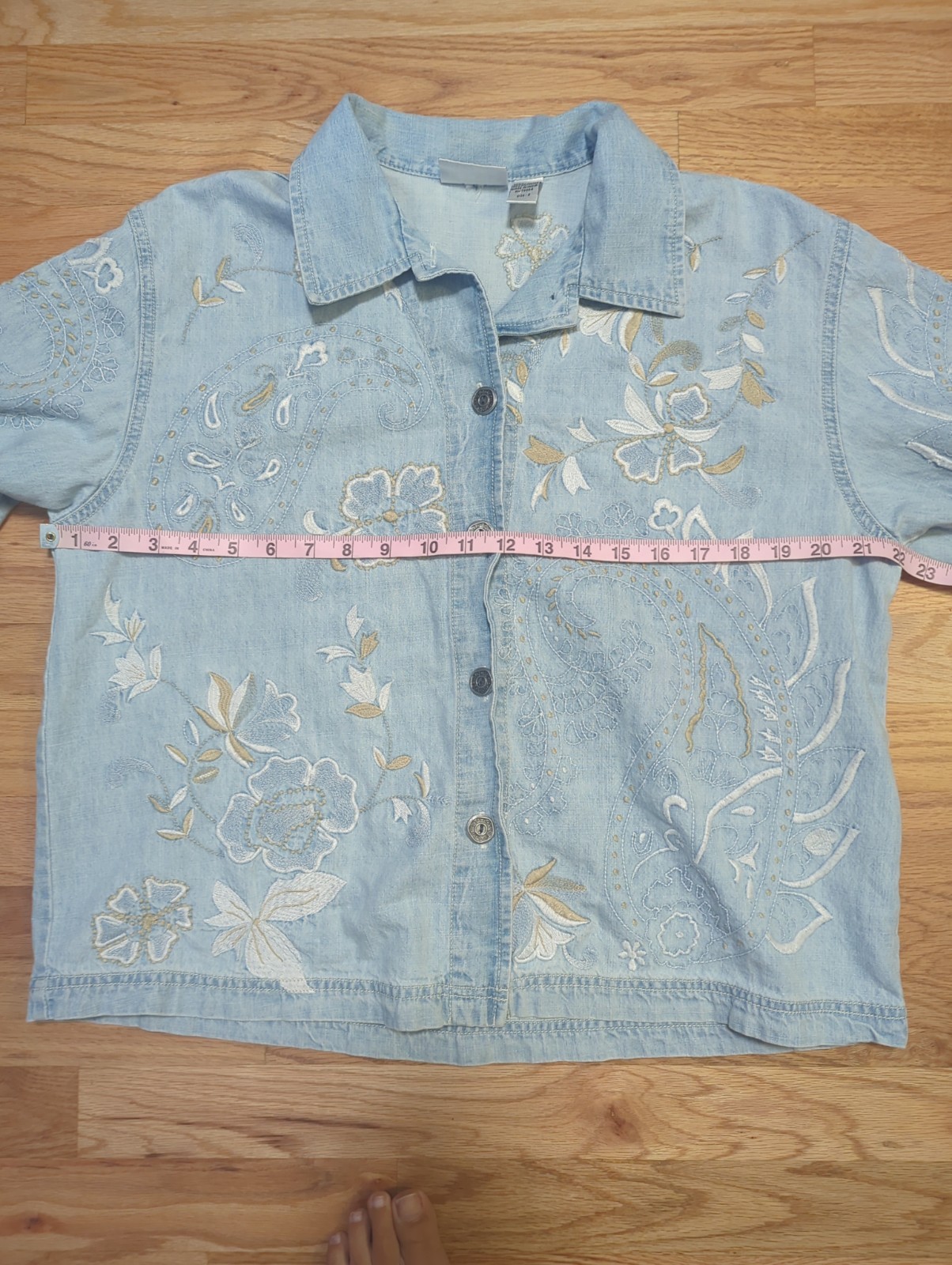 Vintage Chicos Light Wash Denim Embroidered Button Up Jacket Size 2 Boho Western