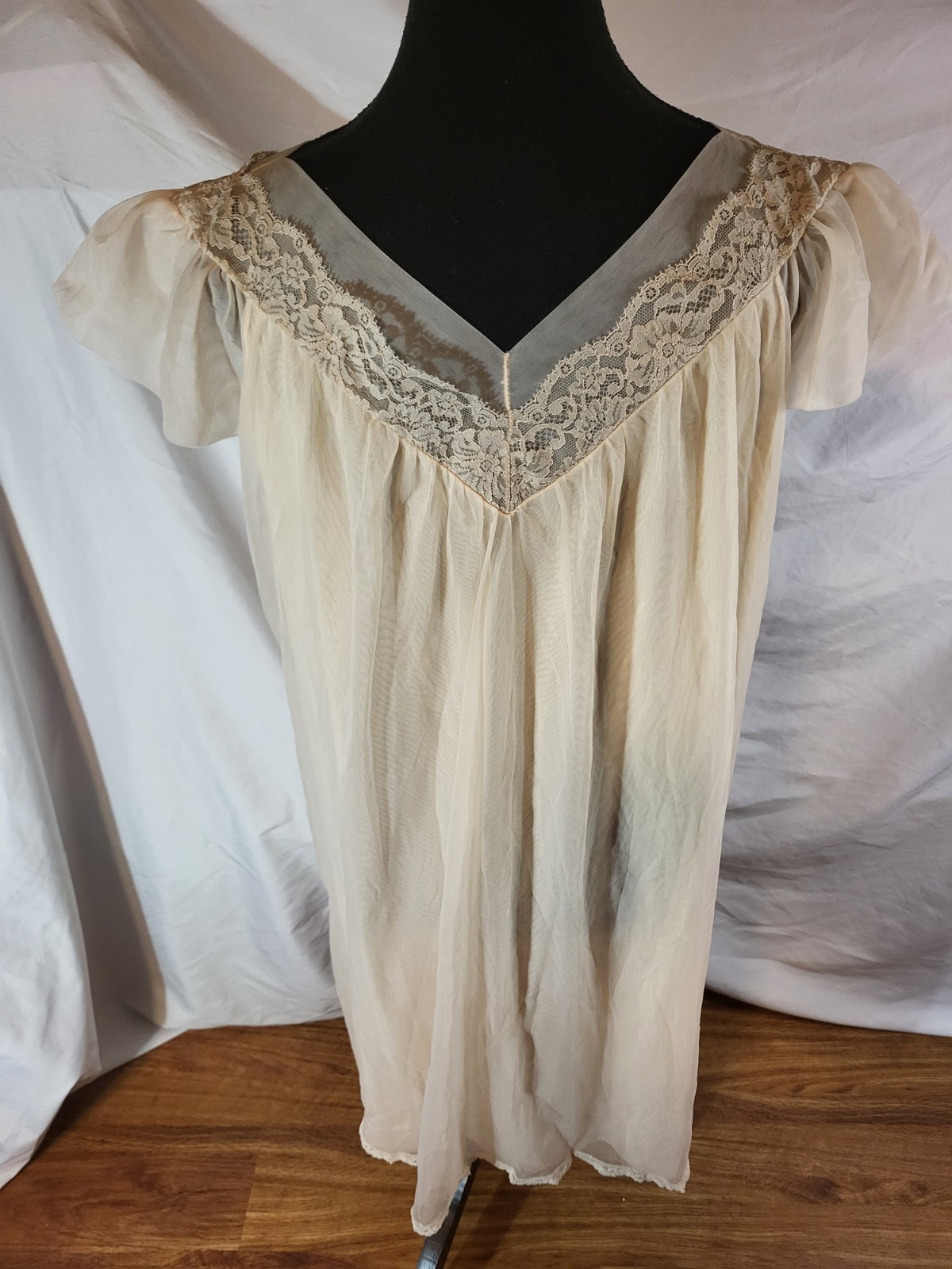 Vintage Evette Peach Chiffon Lace Trim Babydoll Nightgown Lingerie Pin Up