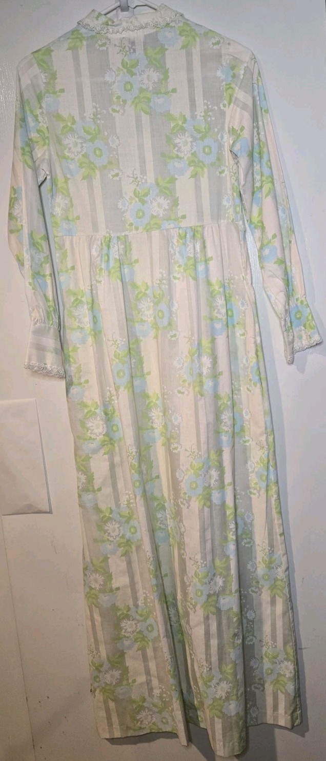 Vintage Berkleigh Junior Pink Nightgown Flounce Hem Size 9 Juniors Buttons Lace