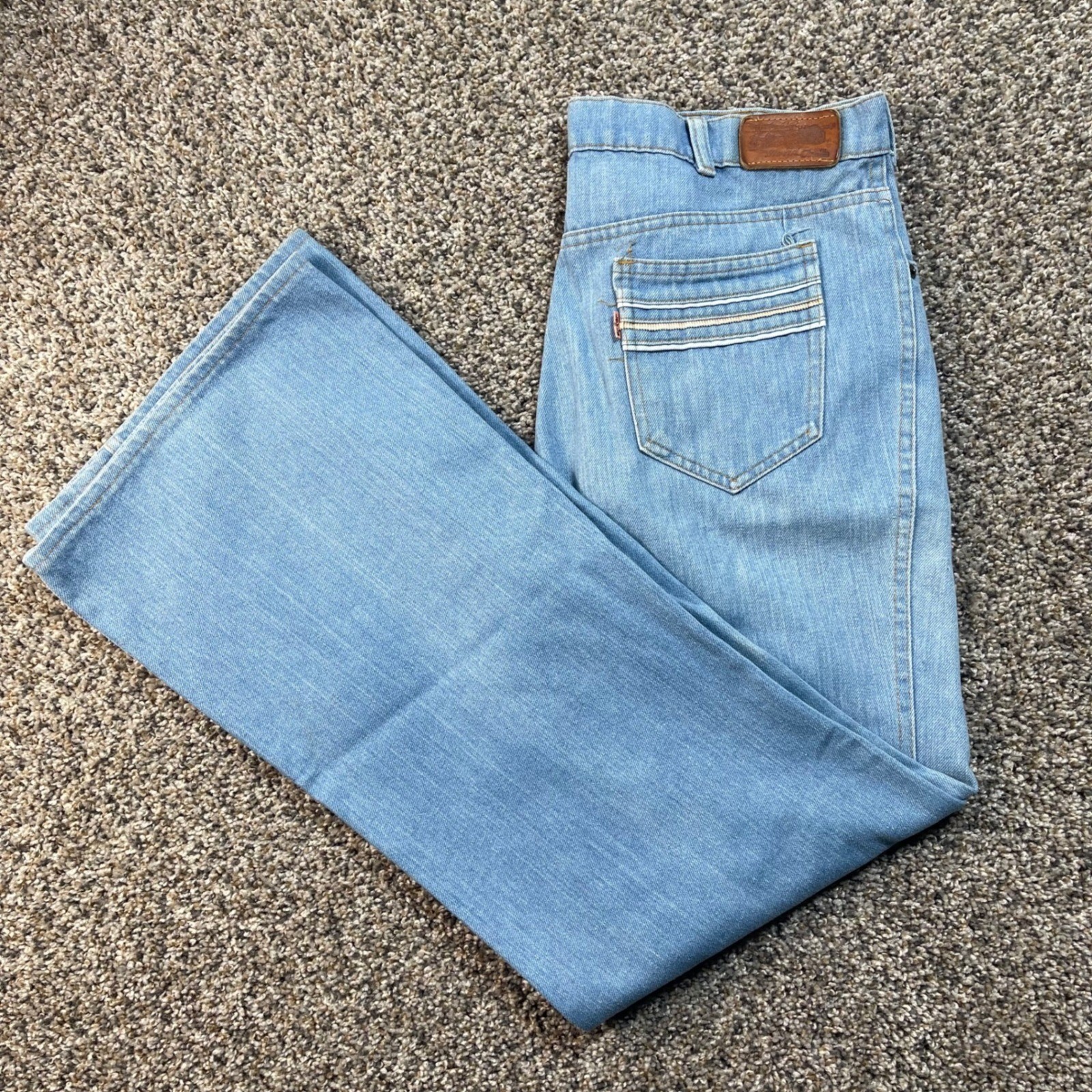 Vintage Levi’s Movin On Women’s 33×30 USA Made Orange Tab Light Wash Straight