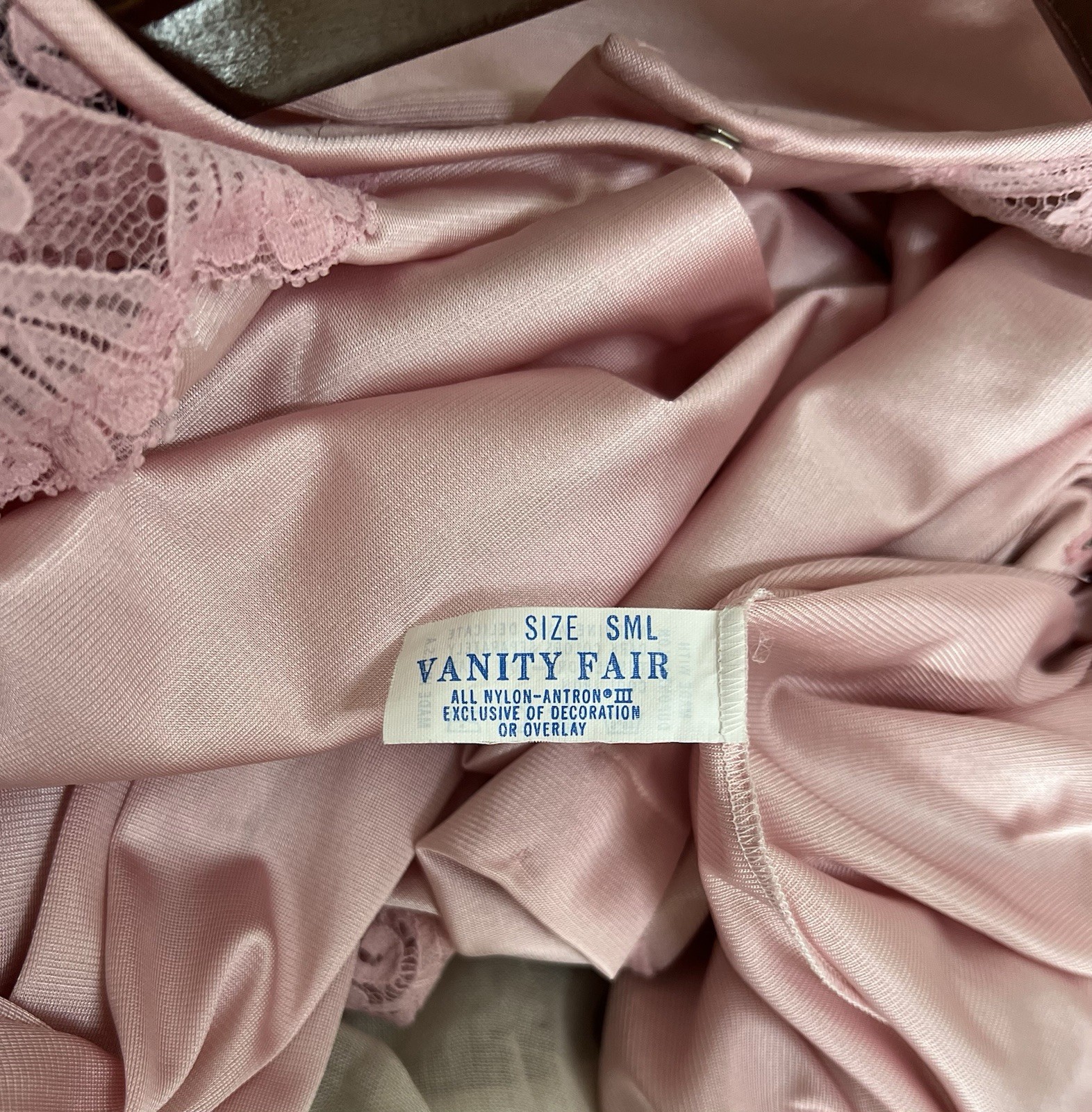 VTG 1950s Vanity Fair Pink SML Overlay Robe With Lace Accents l Made In USA