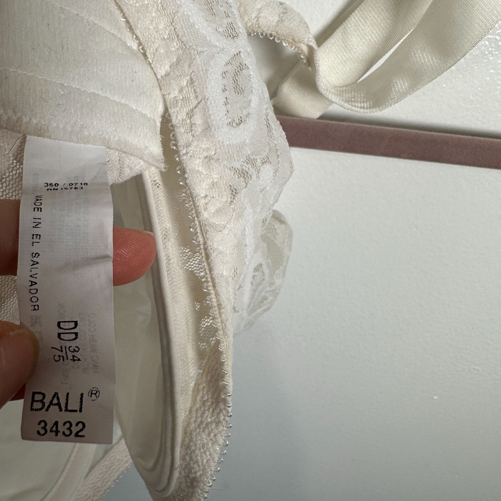 Vintage Bali 34DD Bra Lace 3432 Underwire Ivory Stretch Sheer Sexy Adjustable