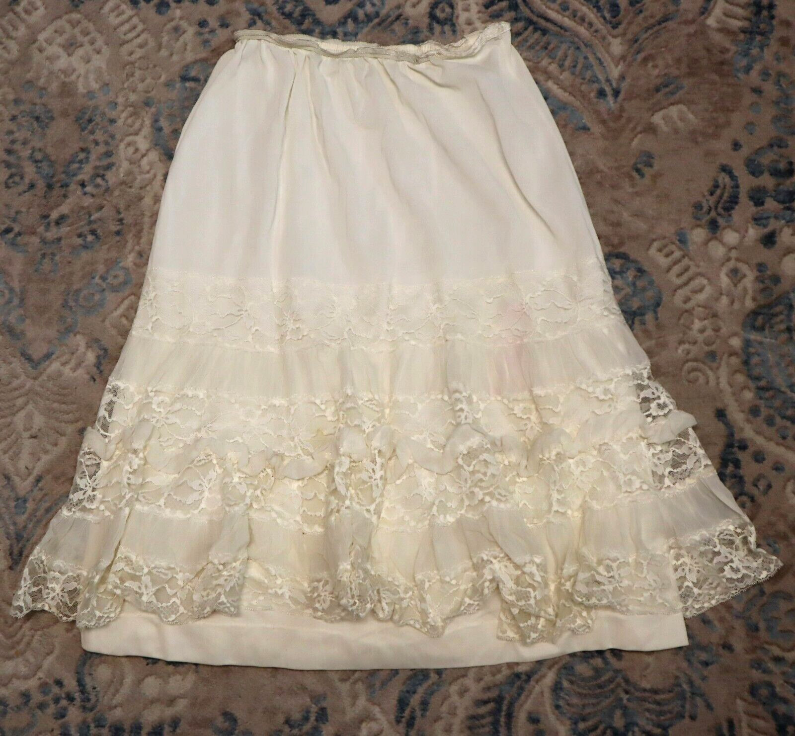 Vintage nylon slip skirt lingerie size S (19-32W x 20L)