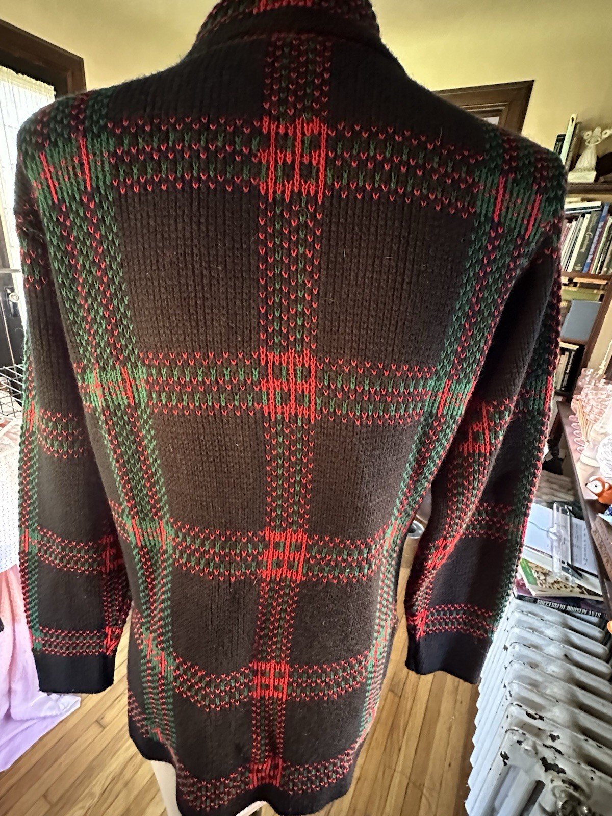 Vintage Plaid Button Up Sweater Black/Red/Green with Collar and 2 Pockets No Tag