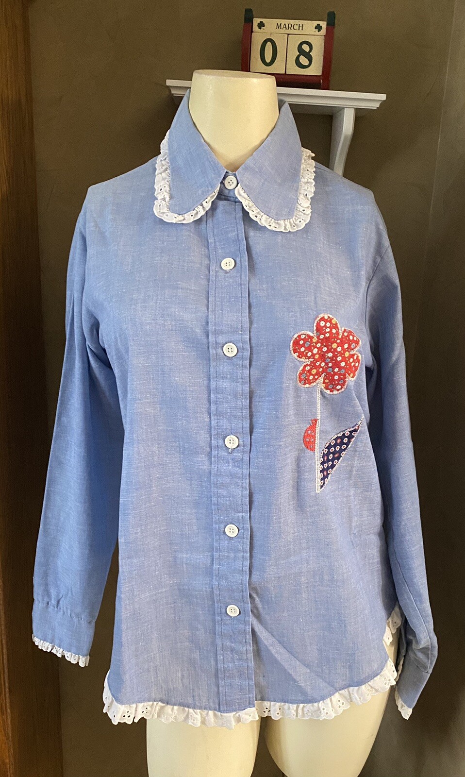 Vtg Second hand rose( brand)womens chambray shirt, see pictures for measurements