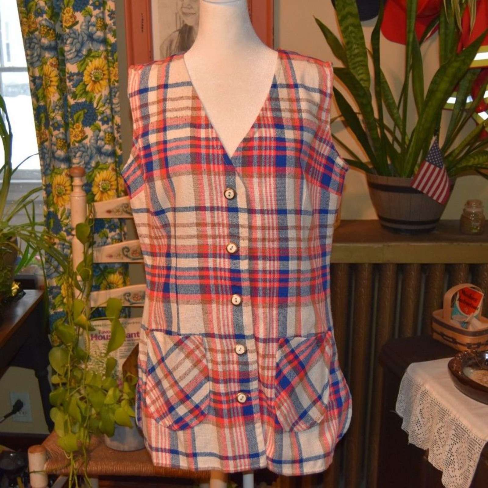 Vintage 60s 70s Plaid Grandma Core Knit Vest Pockets Red-Blue-Beige Size Large
