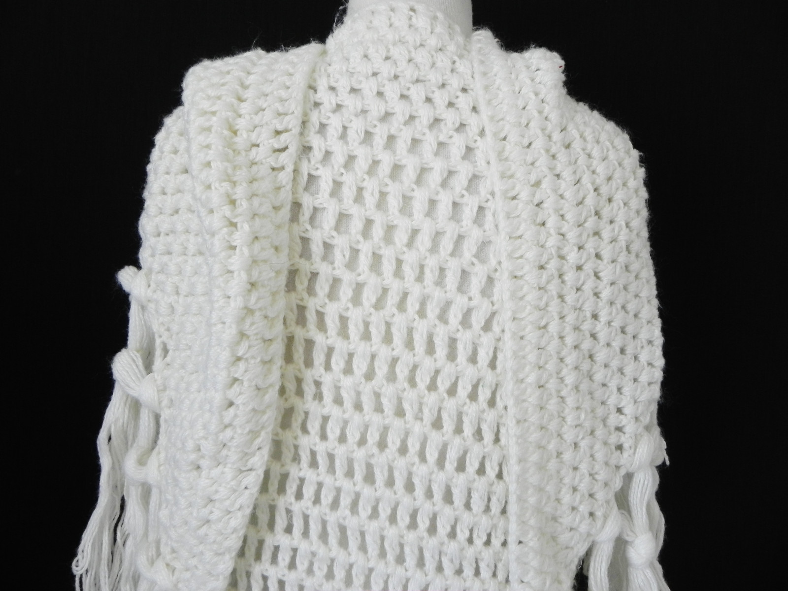 Queen of Capes Country Place Hand Crochet Ivory 3D Floral Triangle Size 102″x48″
