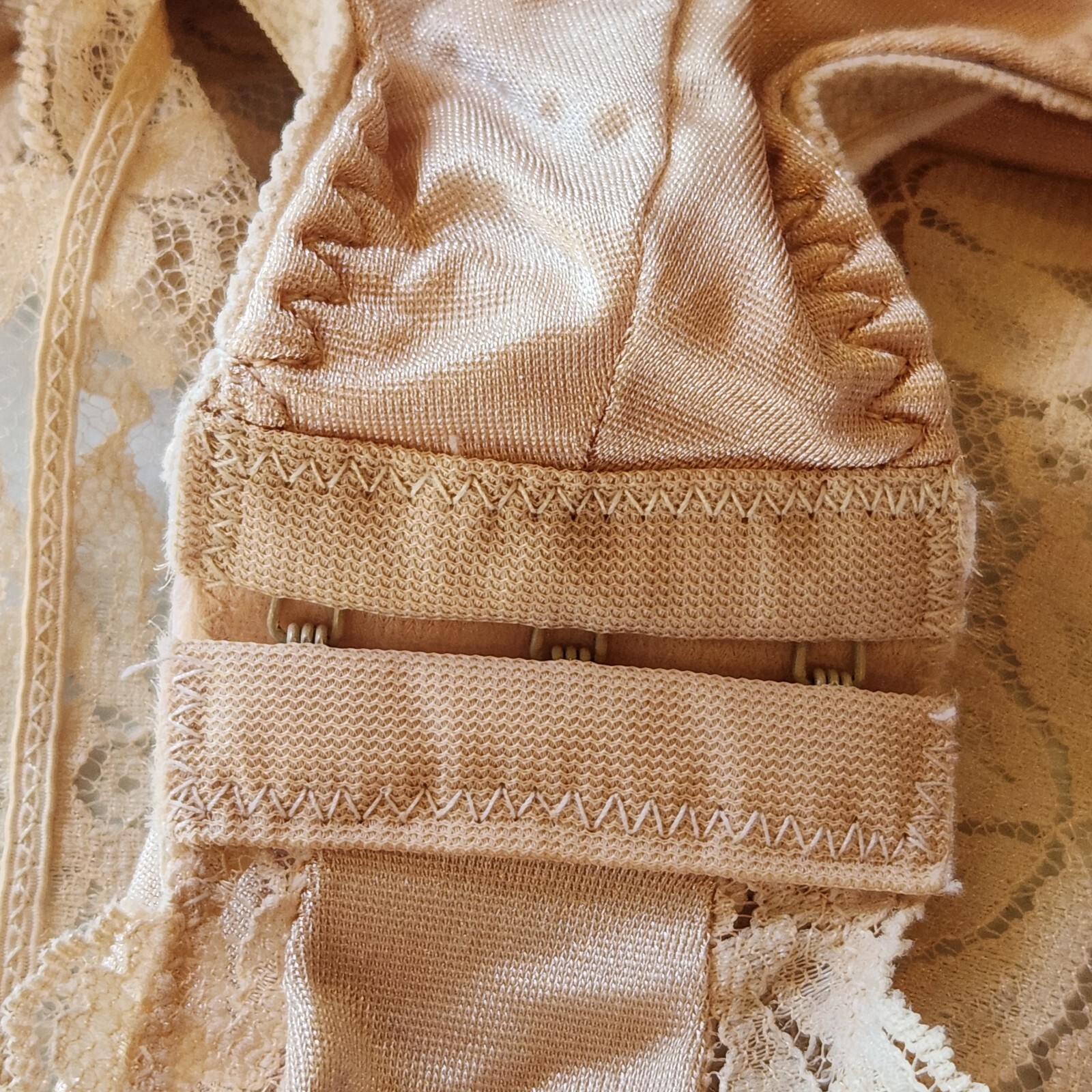Vtg 80s Shapewear Lingerie Teddy Bodysuit X-Small Size 36 B Beige Satin Lace USA
