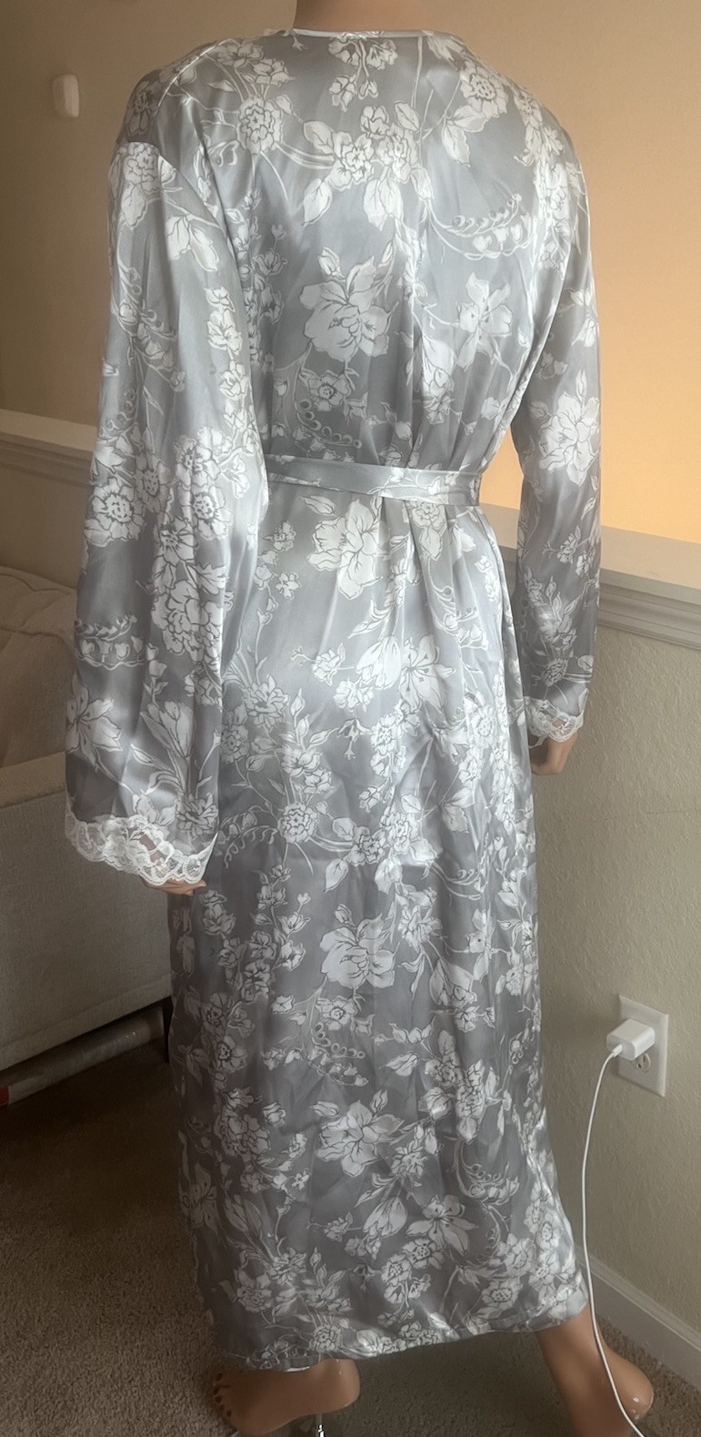 VTG Jacklyn Smith Full Length Satin Robe + Night Gown Set Silver Floral NWT M