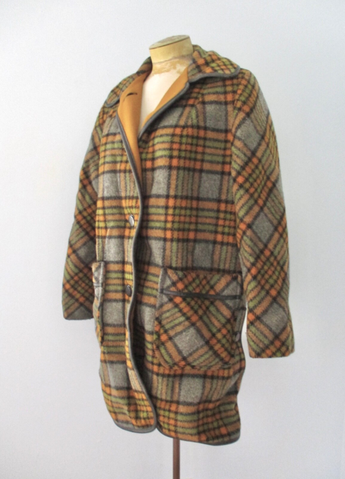 Vtg 60s Penguin gray green gold plaid wool blanket stroller coat big pockets M