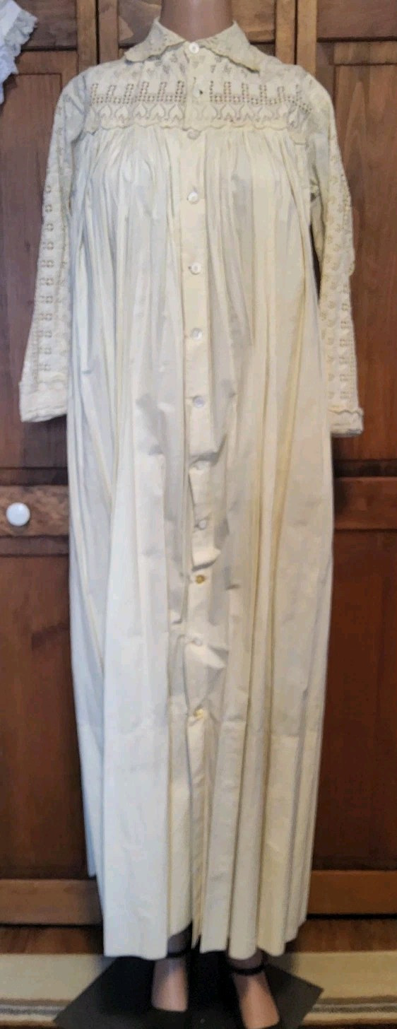 1900s Edwardian May C. Wright Ivory 100% Cotton Night Gown Crochet Long Sleeve