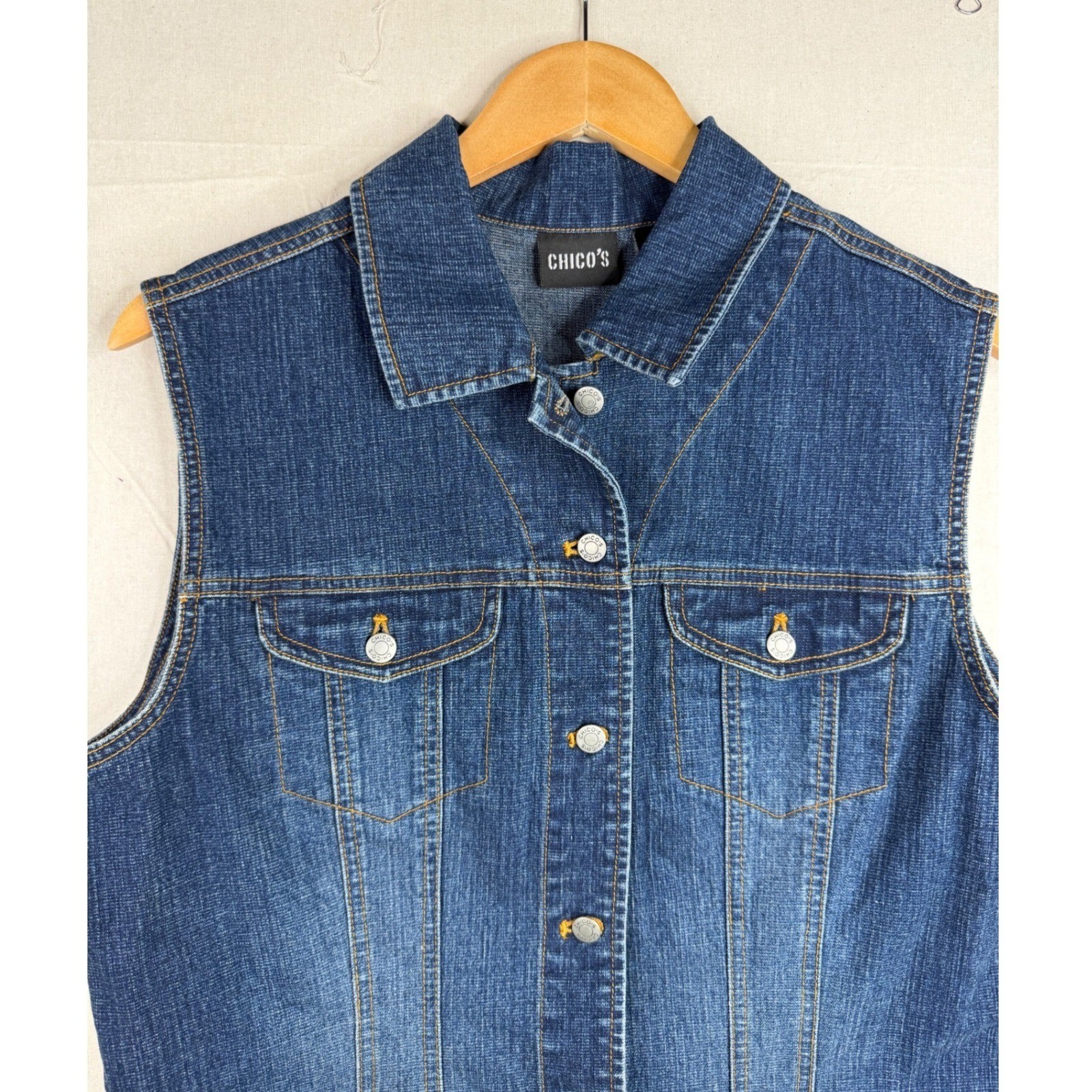 Chico’s Denim Sleeveless Button Down Vest Top size Large Blue