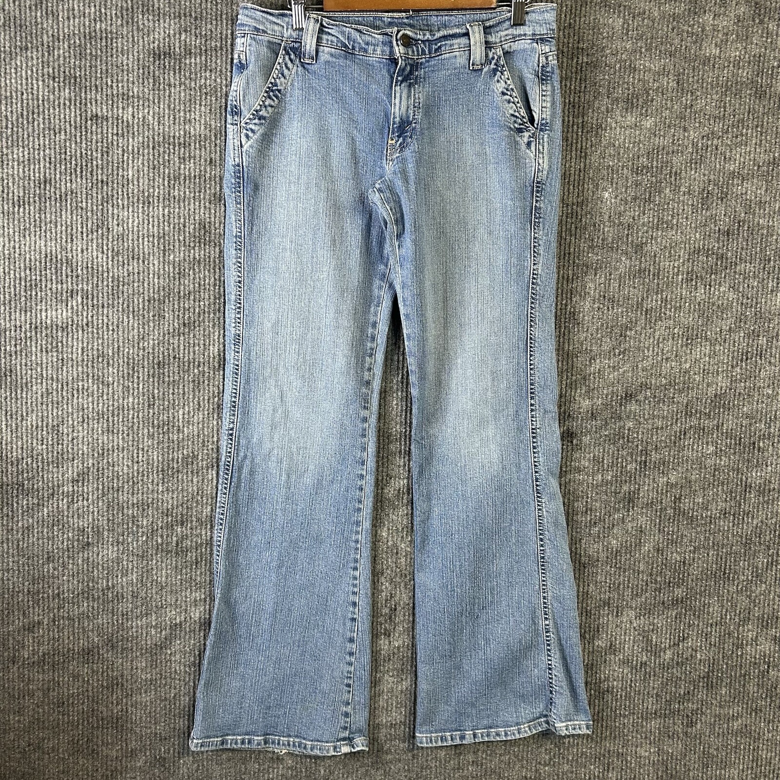 Vintage Levis Jeans Women’s 32/32 Flare Leg