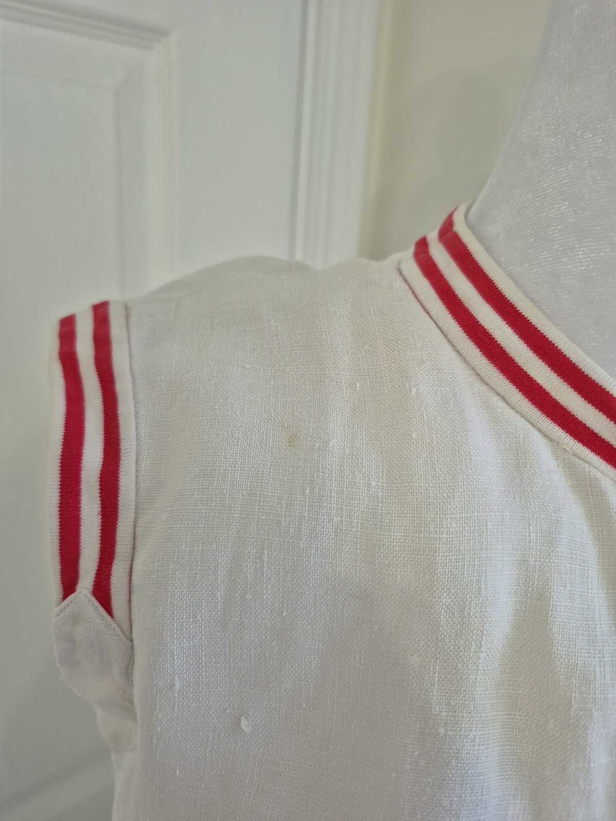 Vintage 40s / 50s White Linen Day Dress – Red Piping Trim & Button-Front – XS/S