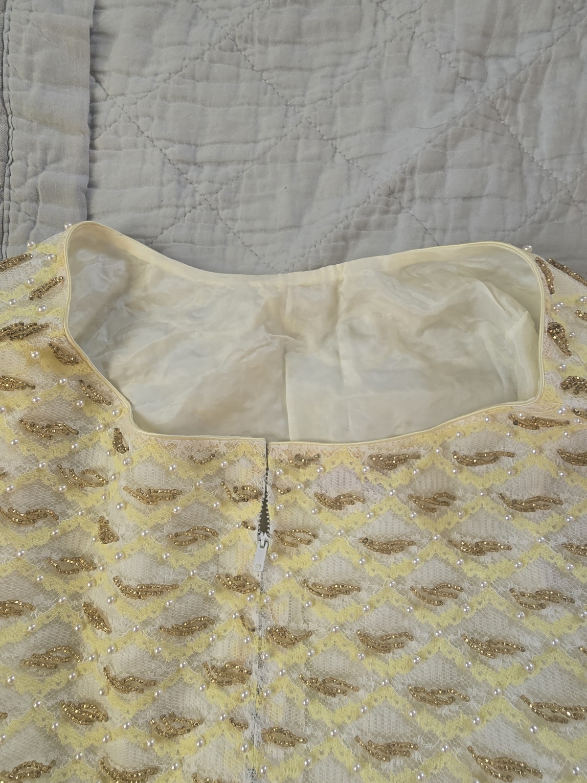 White Beaded Top Vintage 1960s Women’s 34 CHARLES & CO Sleeveless Shell Blouse