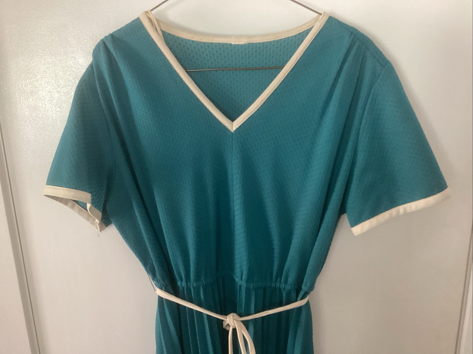 vintage accordion short sleeve dress with belt turquoise with white trim