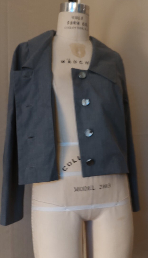 Vtg 1960s JACKET / TOP Dove Gray Poplin, Wide LAPELS w/ BUTTON CLOSURE, Tailored