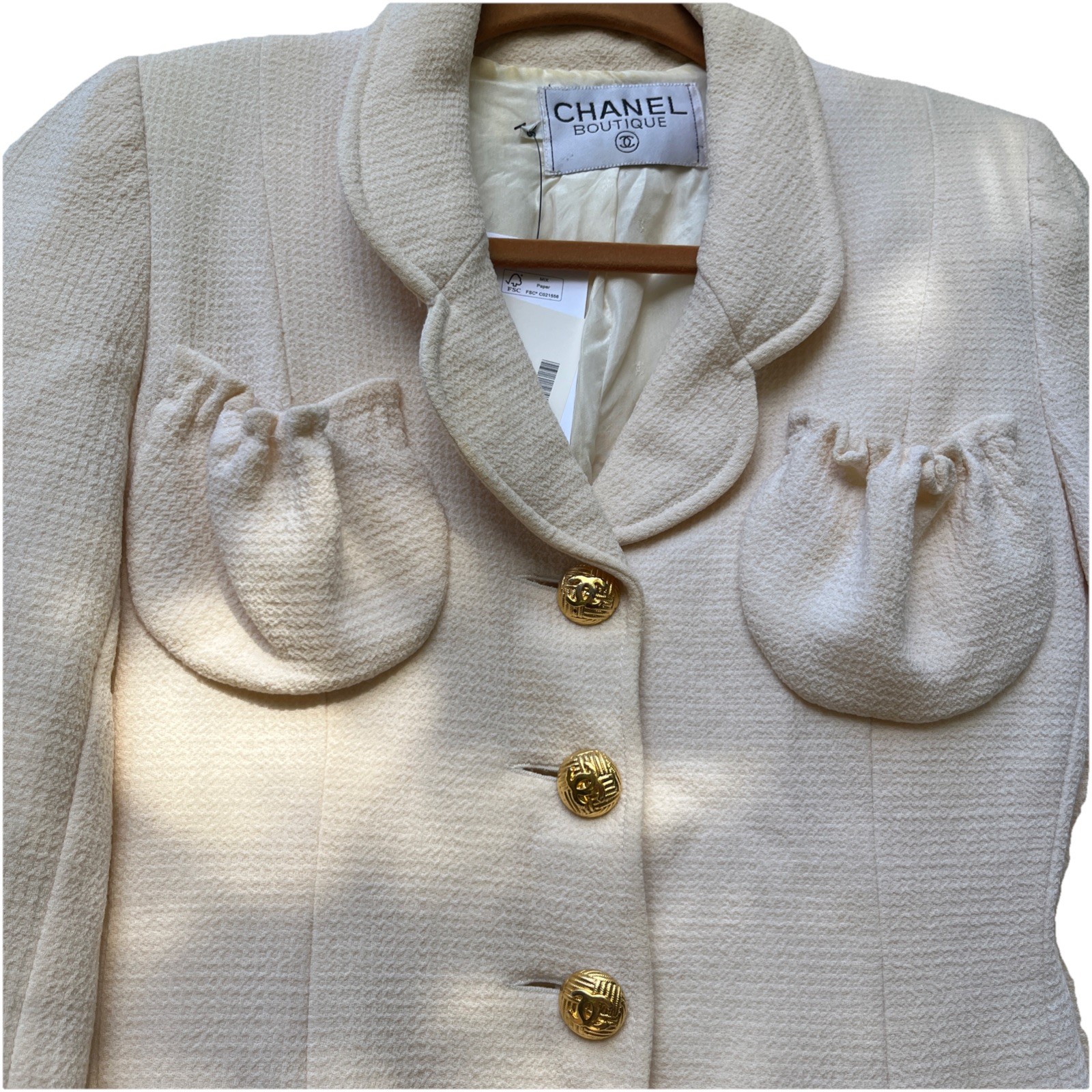 Chanel Vintage Spring 1989 White Wool Crepe Jacket 36 Chain Gold CC Buttons 36