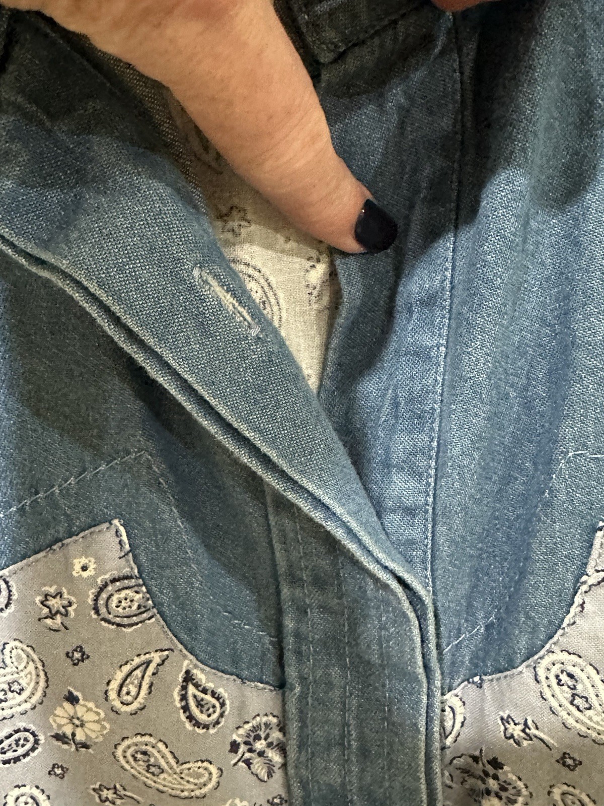 Vintage Wrangler Western Wear Women’s Button Up Denim Shirt Paisley 4H Country