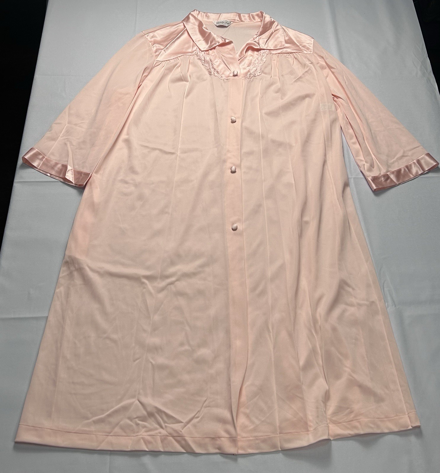 Vintage Vanity Fair Pink Nylon Robe Sz M Silky Loungewear Feminine Classic
