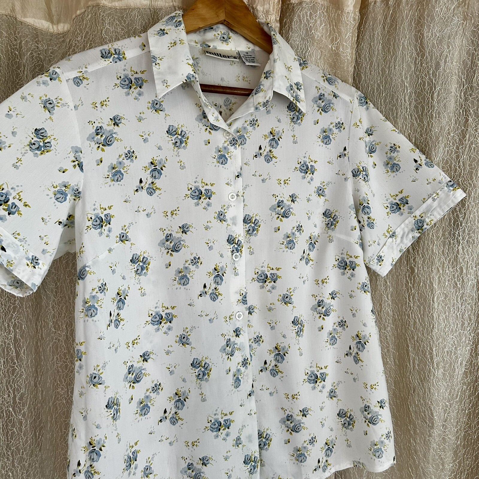 Vintage Miller’s Top Blouse Size 12 White Blue Roses Button Up Short Sleeve
