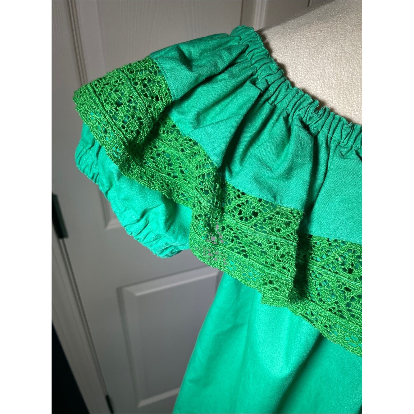 Vintage 70s Tachi Castillo Green Off-Shoulder Peasant Blouse Lace Trim Size M