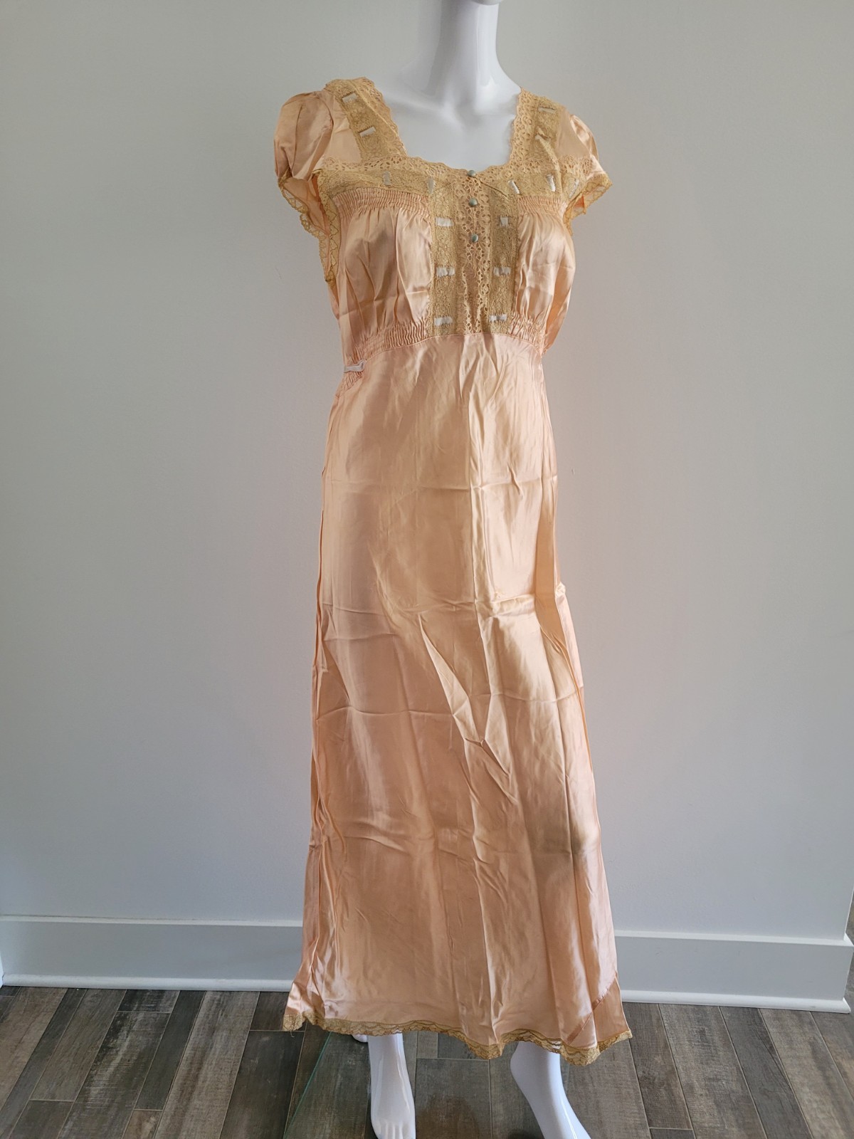 Vintage 1930s Peach Nightgown w Lace Trim & Ribbons Unworn Size 40