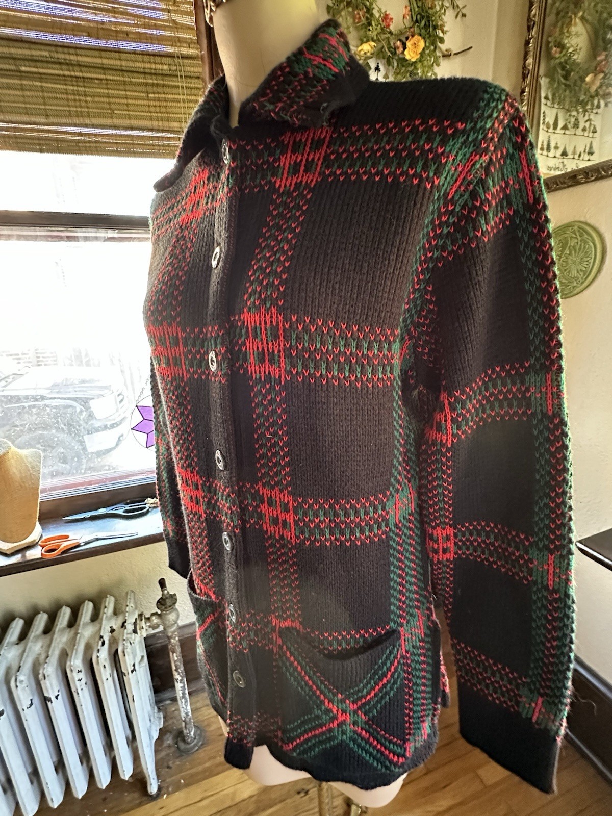 Vintage Plaid Button Up Sweater Black/Red/Green with Collar and 2 Pockets No Tag