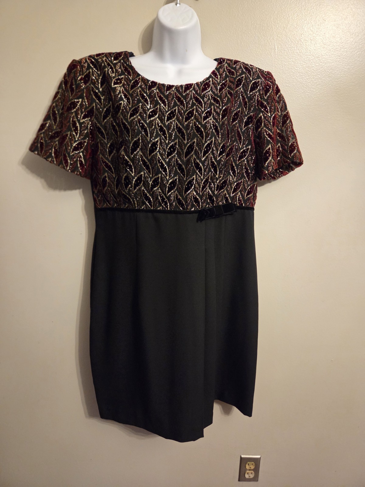 Vintage 90s John Roberts Black Metallic Velvet Leaf Empire Waist Dress 14P
