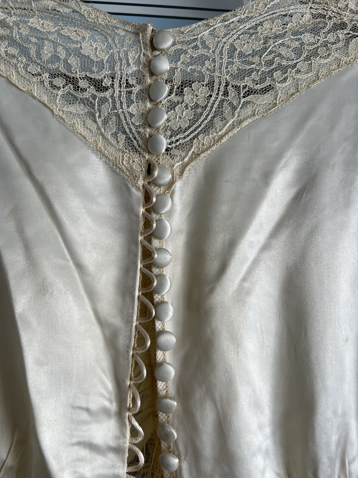 VINTAGE SILK AND LACE WEDDING DRESS ECRU SMALL/X SMALL