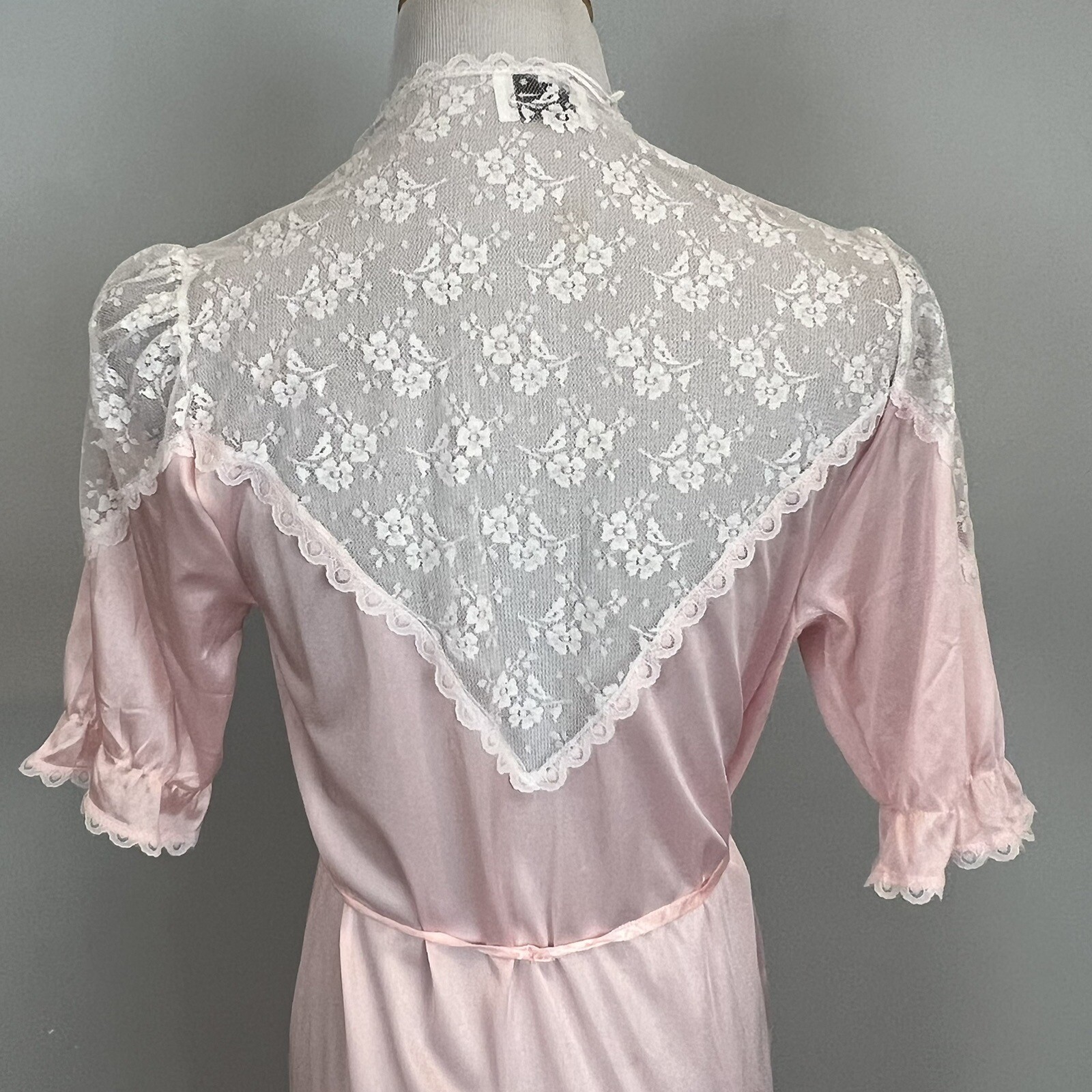 Paramount Nylon Peignoir Dressing Gown Pink Lace Women’s Size Medium / Large Vtg