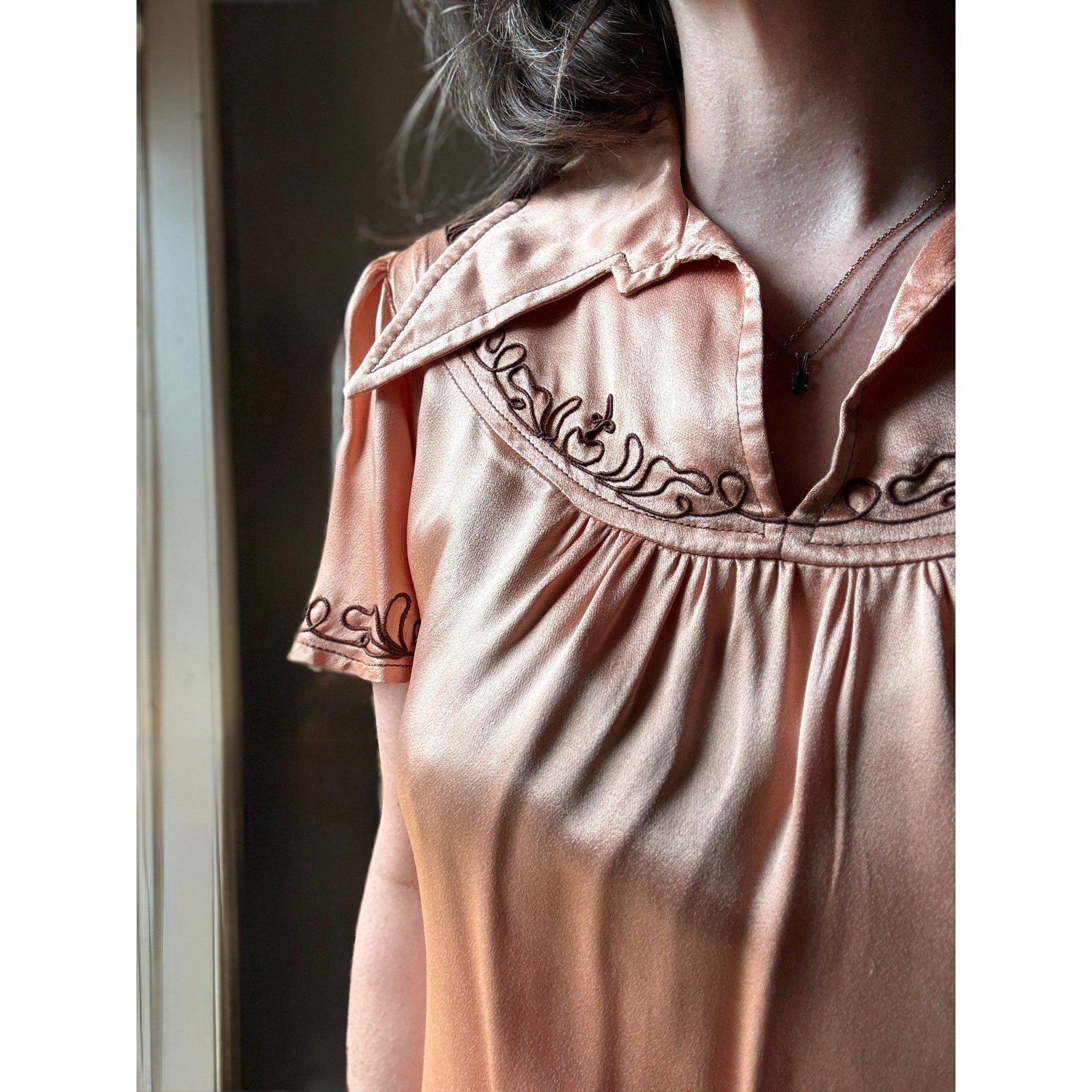 Vintage 70s Apricot Embroidered Top | Dagger Collar Flutter Sleeve | M