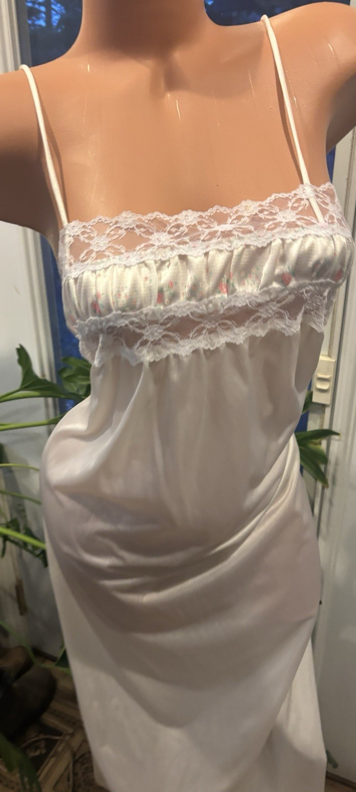 Vtg SILKY SOFT LONG FLORAL LACE RUFFLE GOWN NIGHTIE NIGHTGOWN