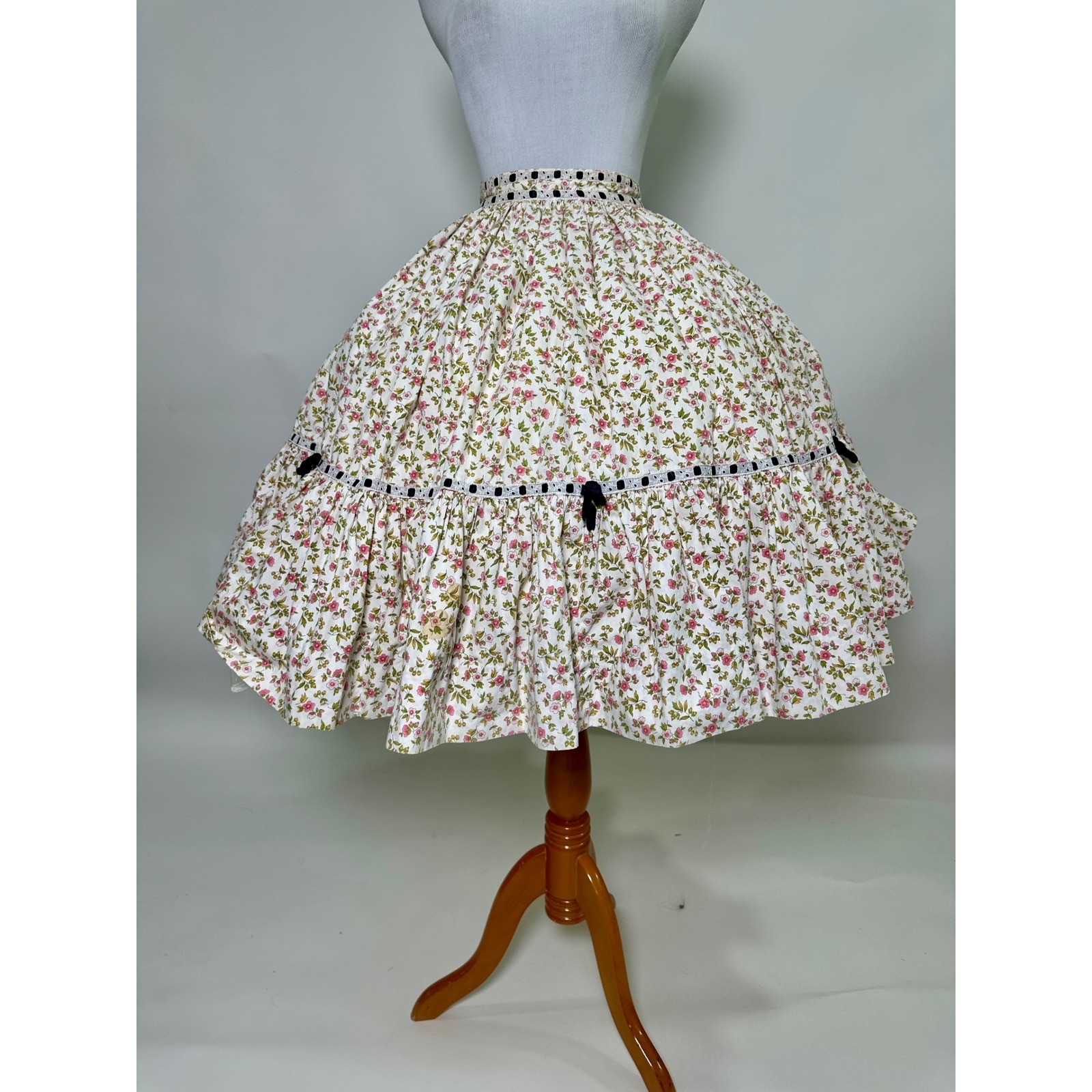 Vintage 1950s Circle Skirt Novelty Ditsy Floral Cotton Ribbon Lace Pink Cream