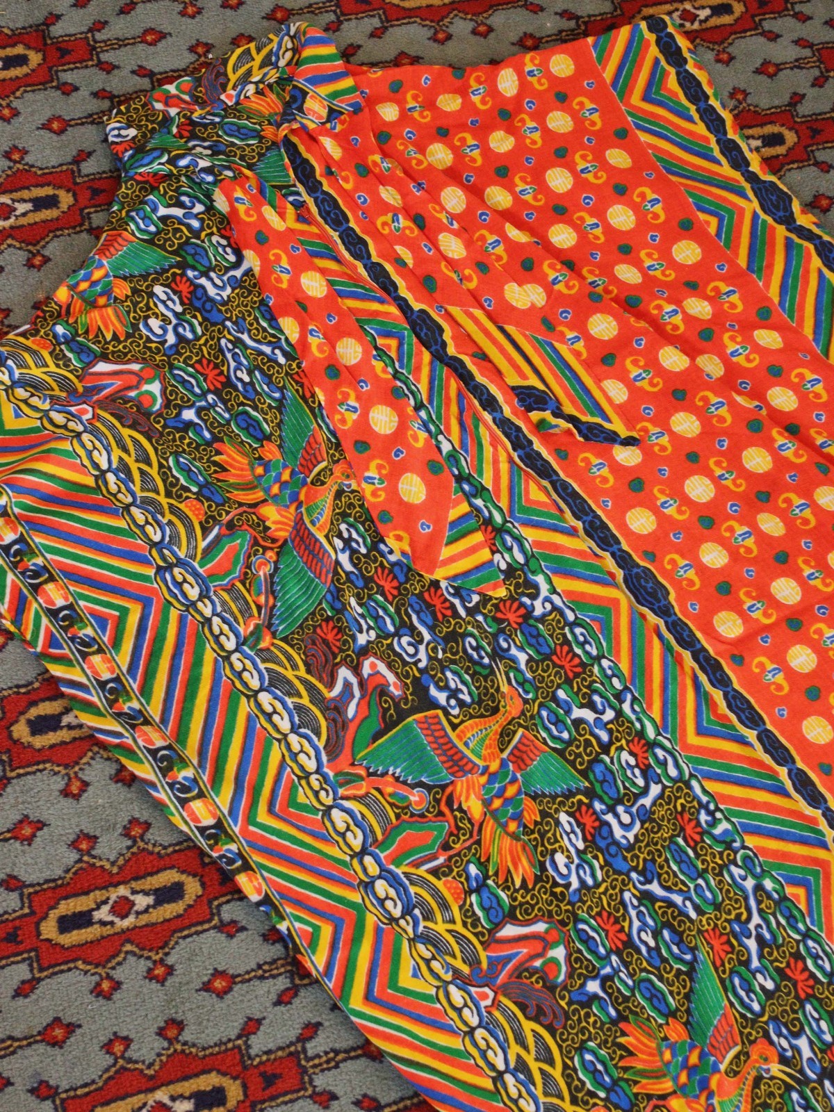 1960s Maxi Caftan Poncho Cape Psychedelic Pussy Bow Neck Phoenix Print Freesize