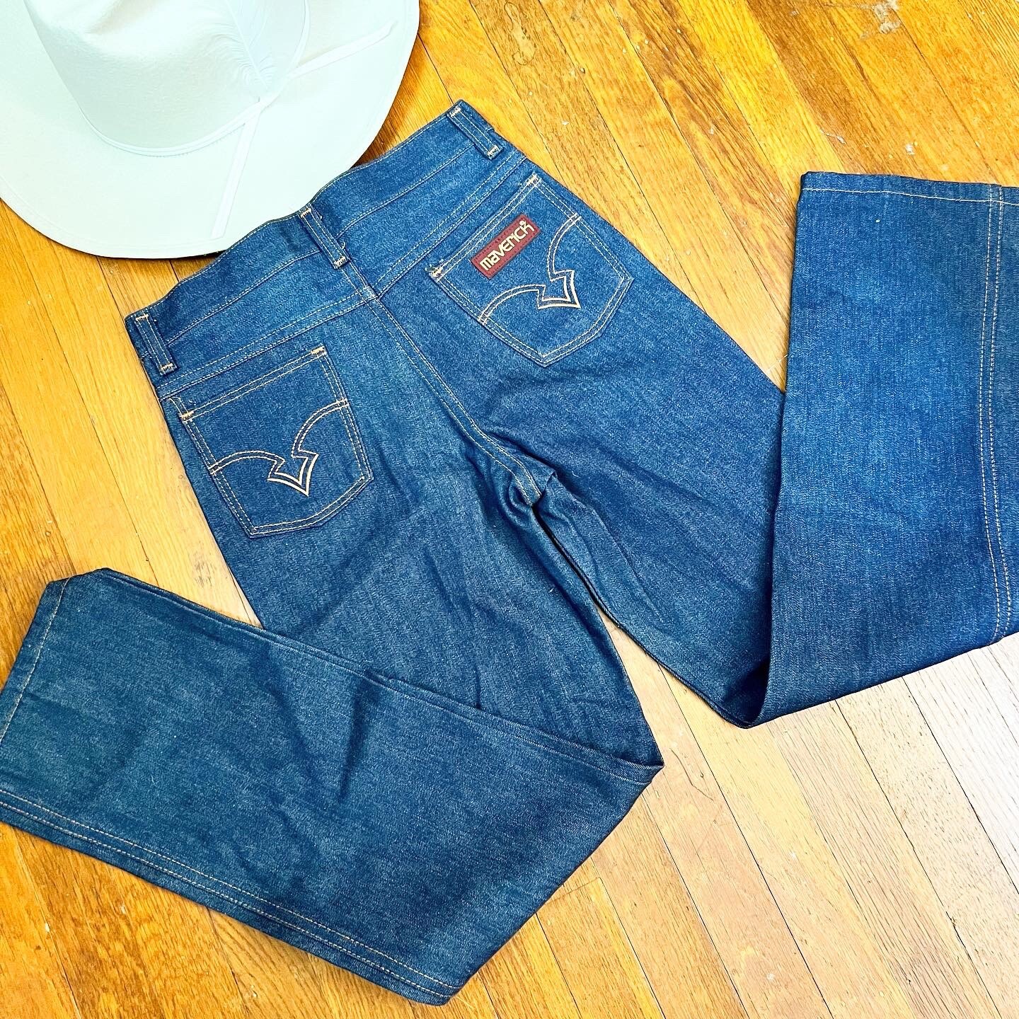 DEADSTOCK MAVERICK 1970’s 70s Vintage Dark Denim Orange Stitch Vintage Jeans 27w