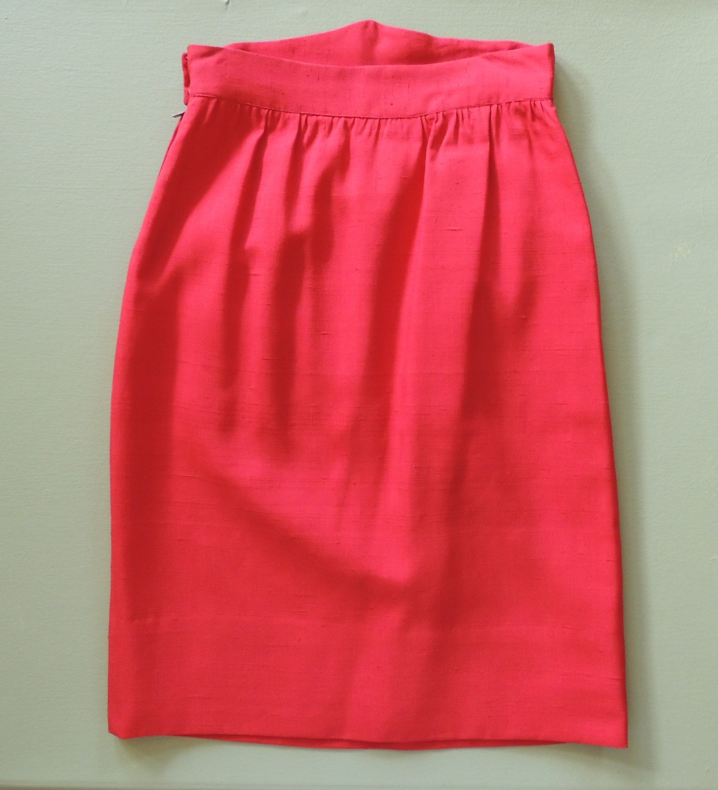 S Petite 50s Iconic Red Women’s Skirt Suit Pure Silk Dupioni Loomed n Italy Bows
