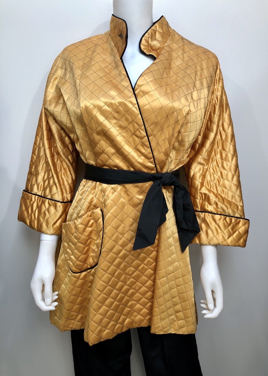 VTG 1940s *CHAMPAGNE GOLD Rayon Quilted SATIN Princess-Cut HOSTESS JACKET