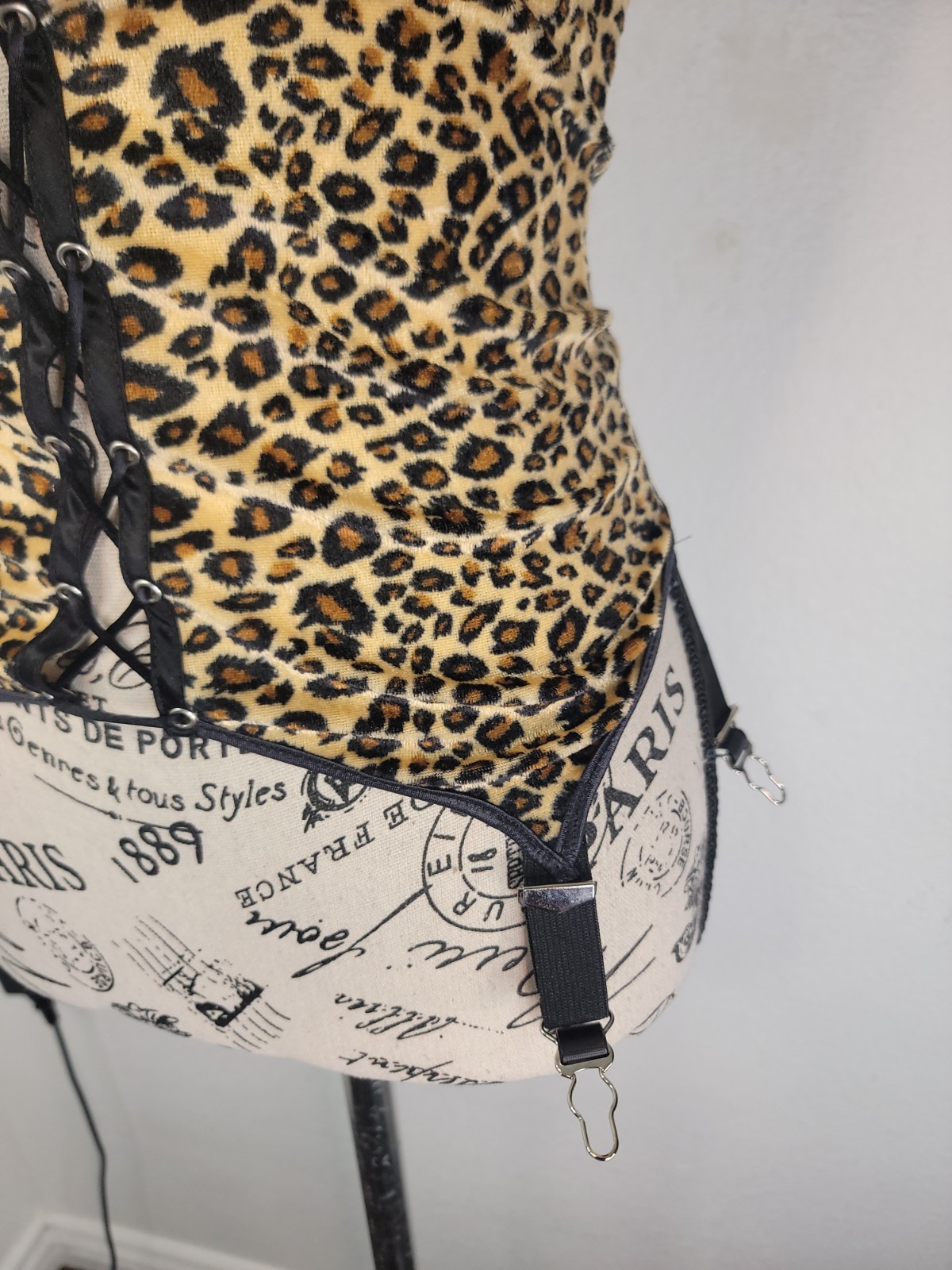 Vintage Velvet Lace Up Cheetah Print Corset Sz Small „Shame” Brand Sz 6 Garters