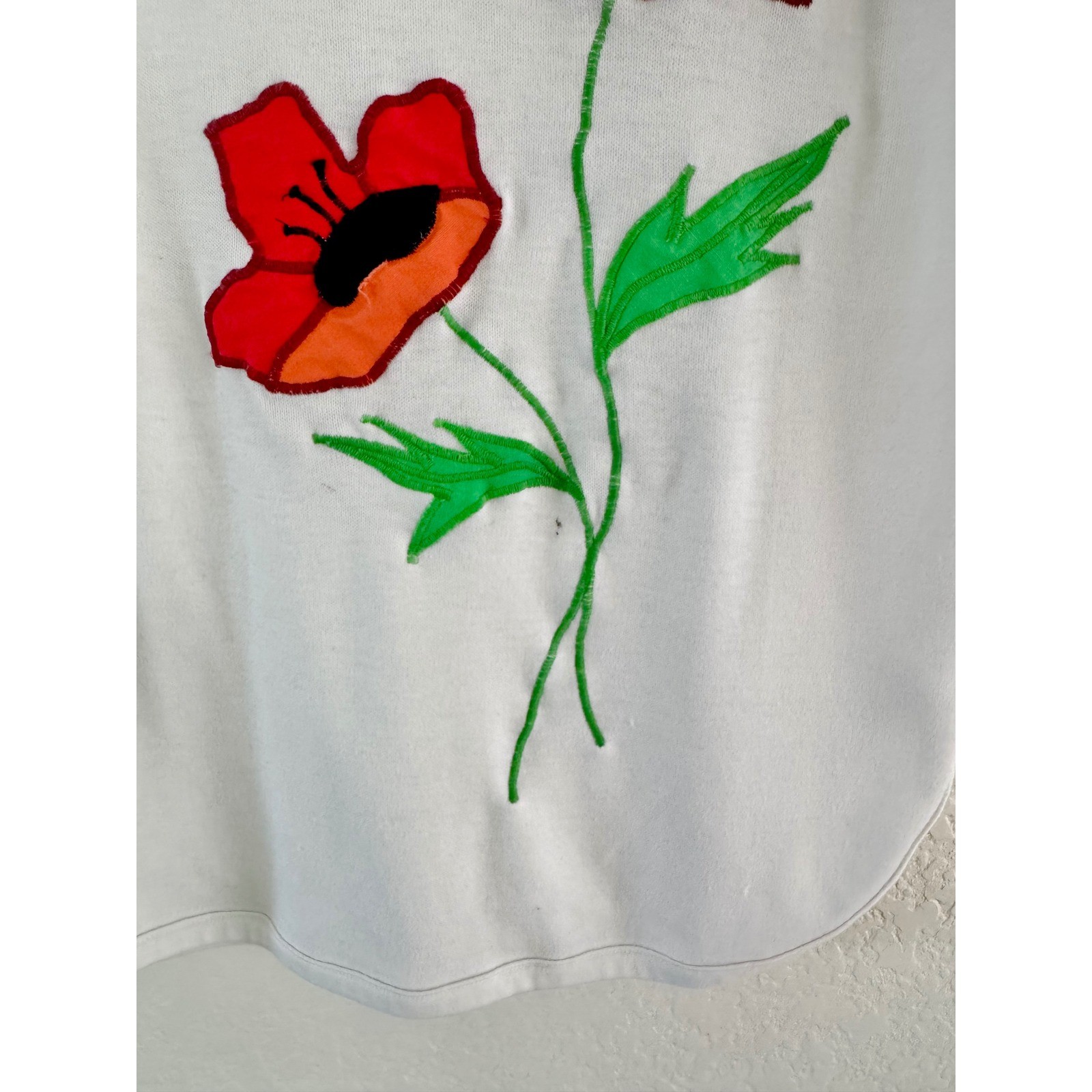 Pointmakers Phoenix Vintage White Red Poppy Floral Embroidered Scoop Neck Top