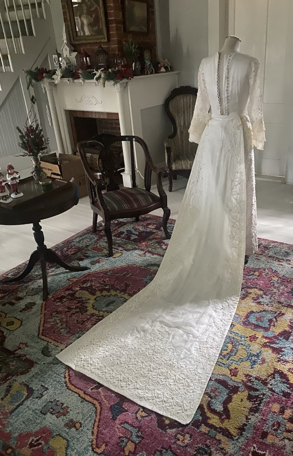Vtg Soft White/Off White Embroid/Floral Handmade Wedding Dress W/Train-XS