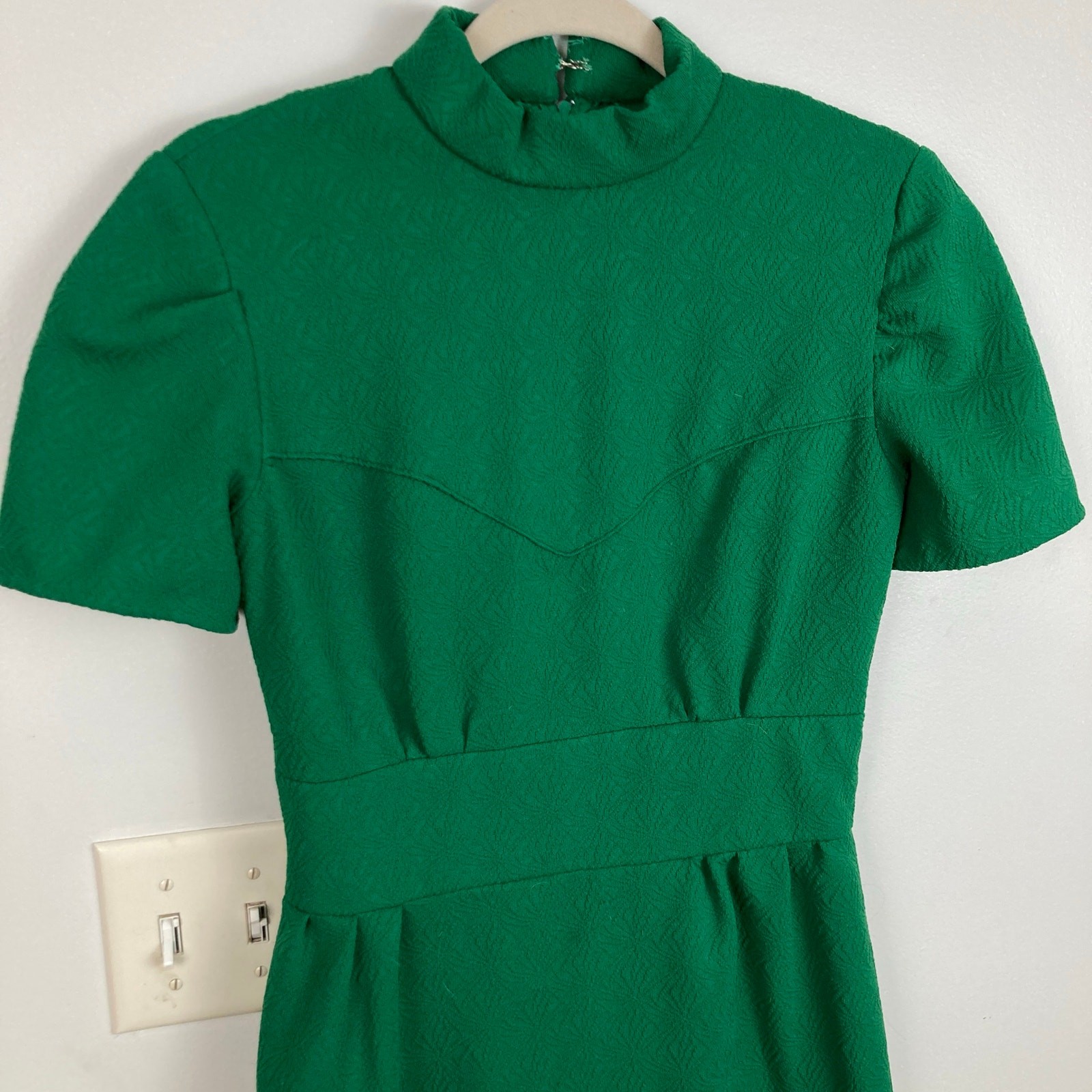 Vintage 60s Women Green Mod Mock Neck Textured Sheath Dress Size S MCM Mad Men