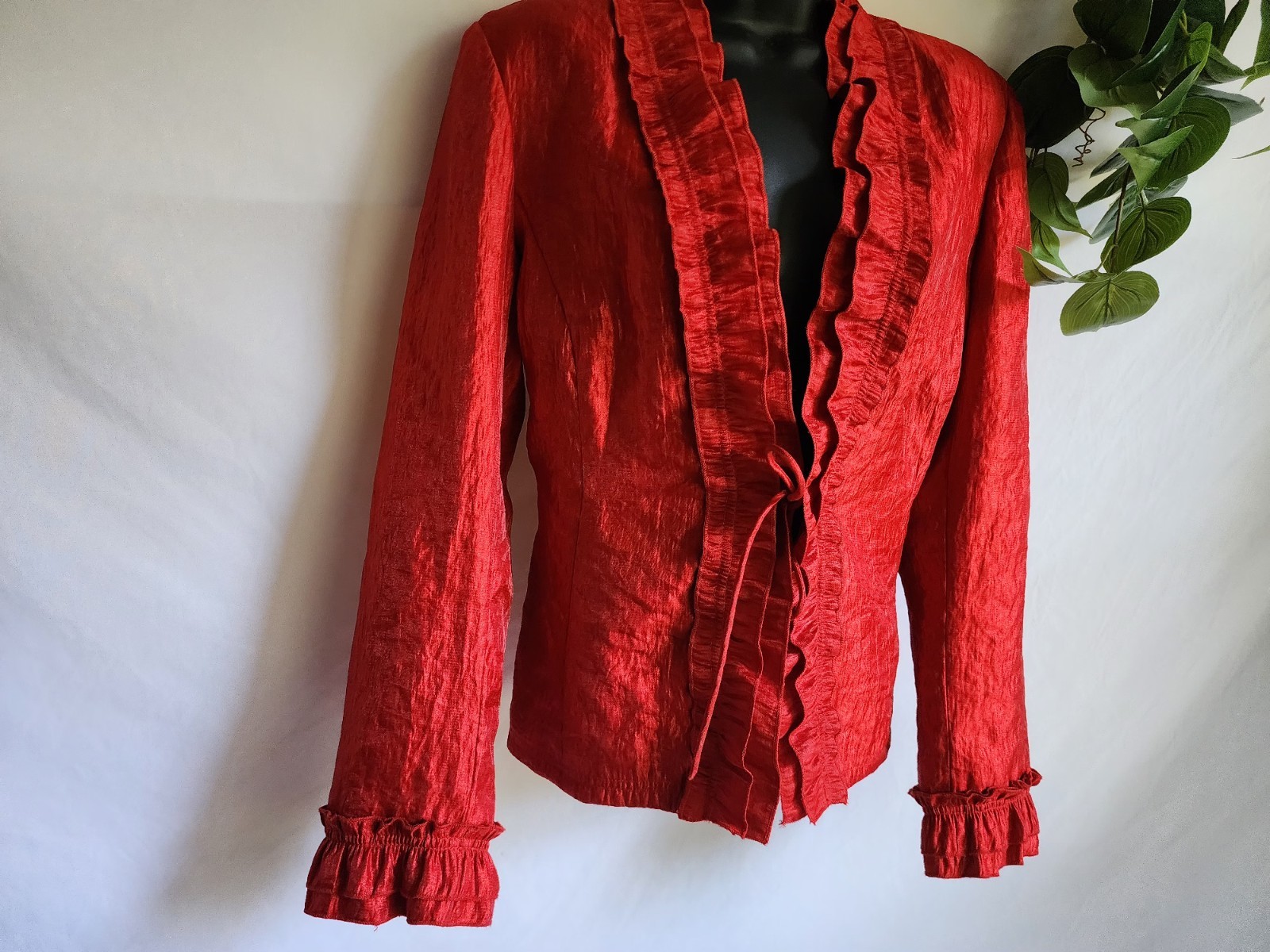 RAFAEL SIZE MEDIUM RED VINTAGE TIE STRAP OVERCOAT 90S RUFFLE RED