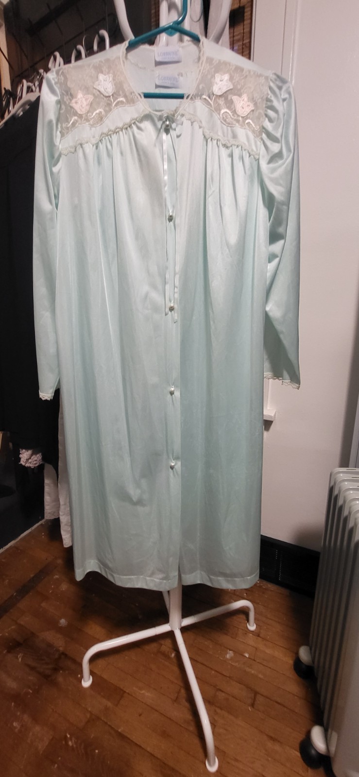 Vintage Lorraine 2 Pc Baby Blue-Lace & Applique- Peignor Set Gown & Robe M