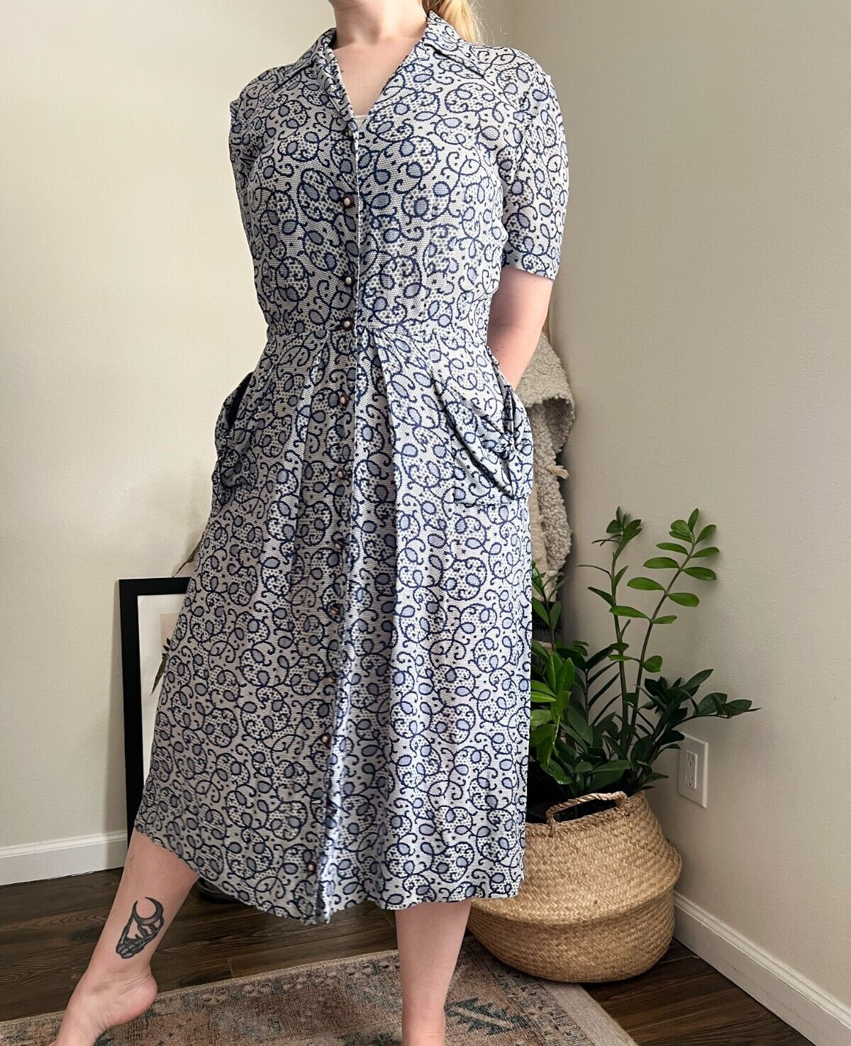Vintage 40s Blue 1940s Women’s Patterned Rayon Button Swing Day Dress