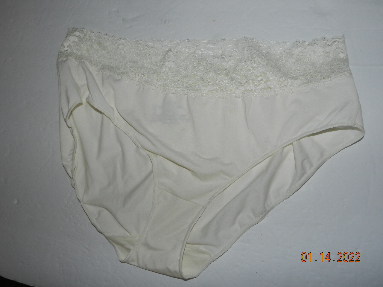 Hanes tagless 9/2XL lace trimmed hi-cut briefs White NWOT